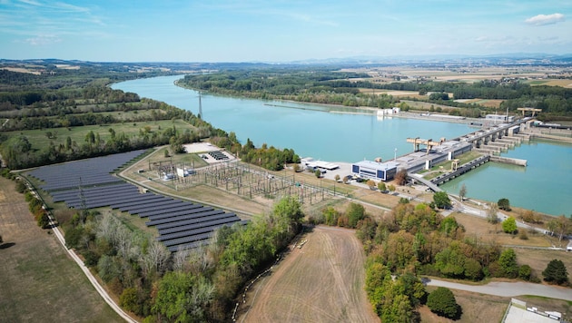 Die Pläne für die Erweiterung der bestehenden PV-Anlage (li.) sind vorerst auf Eis gelegt.