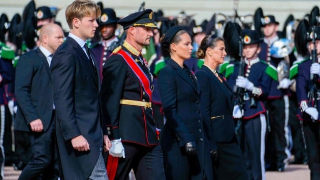 König Haakon VIII., Kronprinzessin Ingrid Alexandra, Prinz Sverre Magnus und Prinzessin Märtha ...