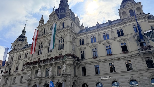 Schon wenige Tage nach Angelobung der neuen Stadtregierung geht es im Grazer Rathaus turbulent ...