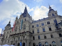 Schon wenige Tage nach Angelobung der neuen Stadtregierung geht es im Grazer Rathaus turbulent ...