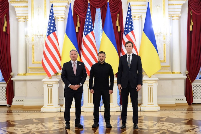 Witkoff (links) und Kushner (rechts) bei ihrem Besuch von Selenskyj in Kiew