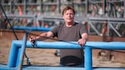 Der „oberste Kapitän“: Klangwolken-Regisseur Felix Breisach am Donauschiff, das bereits ankert.
