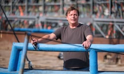 Der „oberste Kapitän“: Klangwolken-Regisseur Felix Breisach am Donauschiff, das bereits ankert.