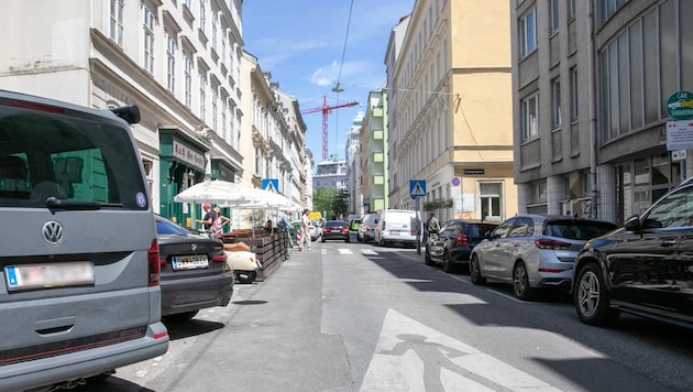 Die Bagger für die Umgestaltung sind bereits angerollt. Viele Parkplätze werden verschwinden.