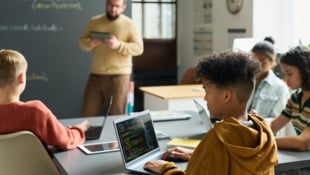 Digitales Klassenzimmer: Mit Tablets und Laptops steigt auch die Angriffsfläche für ...