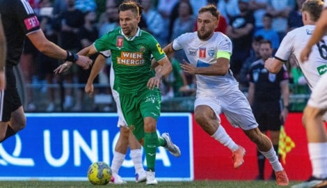 Unter Neo-Trainer Vogel soll’s für Wienerberg und Kapitän Hüttmair (re.) wieder besser laufen.