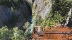 Die Plattform gibt Einblicke in die Schlucht.