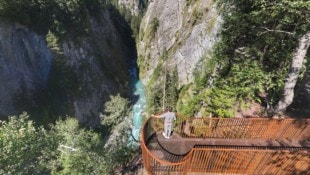 Die Plattform gibt Einblicke in die Schlucht.