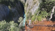 Die Plattform gibt Einblicke in die Schlucht.