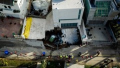 Heftige Regenfälle und die starke Brandung unterspülten das Luxusanwesen des Hollywood-Stars. Ob ...