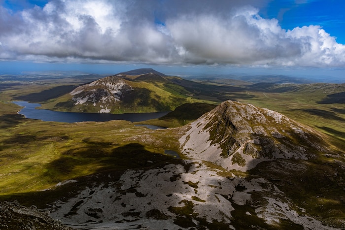 Irland bietet viele Aktivitäten, die man nicht erwartet: vom Surfen bis zum Bergsteigen mit ...