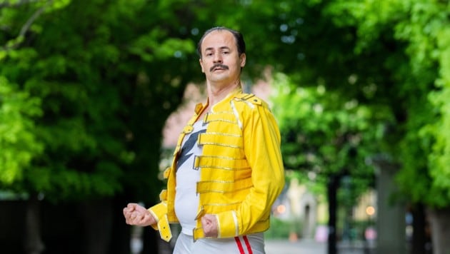 Austrofred (50), schrägster Rockstar, schlüft auch einmal in die Rolle Anton Bruckners