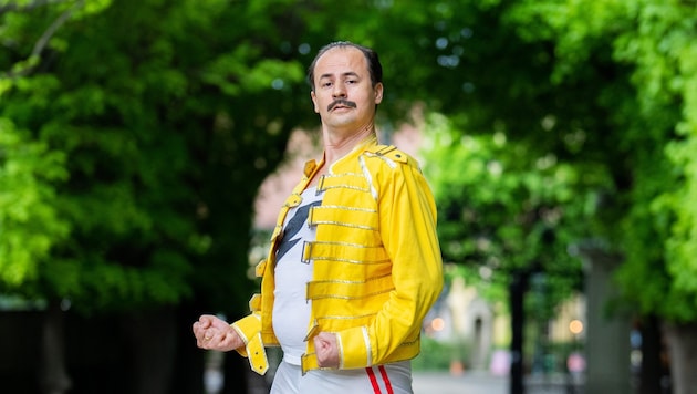 Austrofred (50), schrägster Rockstar, schlüft auch einmal in die Rolle Anton Bruckners