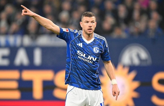 Edin Dzeko ist international im Einsatz.