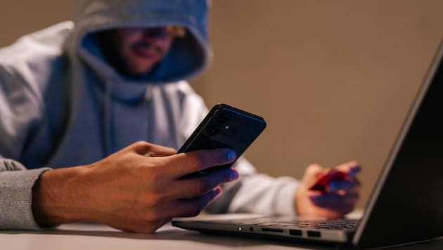 Gleich zwei Einheimische tappten in die Falle von Online-Betrügern.