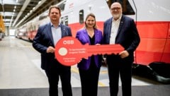 Bernhard Gritzner (Bundesbahn), Finanzstadträtin Barbara Novak und ÖBB-Chef Andreas Matthä bei ...