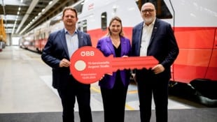 Bernhard Gritzner (Bundesbahn), Finanzstadträtin Barbara Novak und ÖBB-Chef Andreas Matthä bei ...