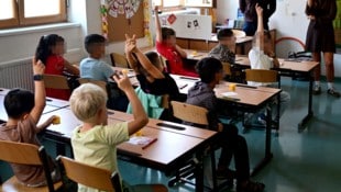 Im Osten Österreichs drücken die Kinder bereits seit einer Woche wieder die Schulbank, am Montag ...