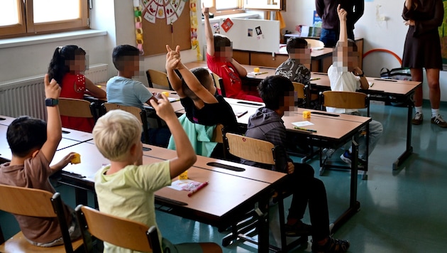 Im Osten Österreichs drücken die Kinder bereits seit einer Woche wieder die Schulbank, am Montag ...