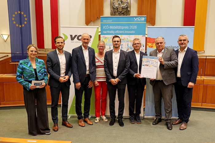 Preisträger Verkehrsbetriebe Burgenland (VBB): VCÖ-Expertin Klara Maria Schenk, Michael Gerin ...