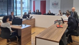 Die Angeklagte gibt auch bei der dritten Hauptverhandlung an, rechtmäßig im Sinne der ...
