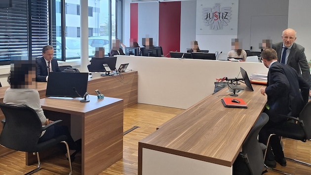 Die Angeklagte gibt auch bei der dritten Hauptverhandlung an, rechtmäßig im Sinne der ...