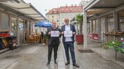 Spenger und Horvath (li.) fordern mehr Maßnahmen, um Wiener Neustadt zu kühlen. Eine der ...