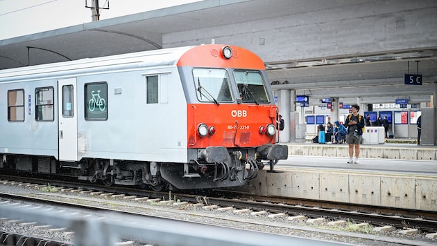 Alte Garnituren, überfüllte Waggons und knappe Umsteigezeiten kosten Passagieren viele Nerven.