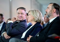 Vizekanzler Babler ist – genau wie Thurnher und der künftige ORF-Chef Pig – gegen eine ...
