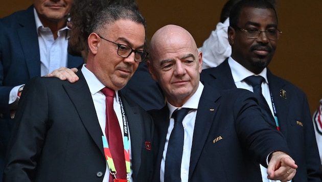 Marokkos Verbandschef Fouzi Lekjaa (li.) mit FIFA-Boss Gianni Infantino