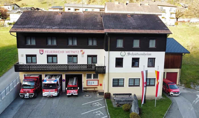 1893 wurde die FF Metnitz gegründet, 1986 wurde dieses Gebäude für die Wehr errichtet.