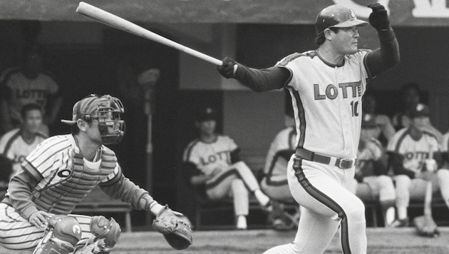 Ein Bild aus 1980: Baseball-Legende Isao Harimoto (re.) ist verstorben.