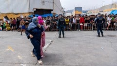 Zehntausende Menschen sollen eingebürgert werden. 