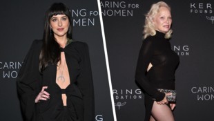 Dakota Johnson zeigte im spektakulären Cut-out-Kleid ordentlich Haut, Pamela Anderson ließ im ...