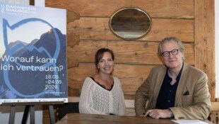 Obfrau Regina Stocker und Intendant Philipp Blom laden zu den Dachstein Dialogen.