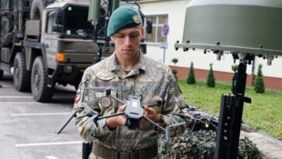 Oberleutnant Paul G. bei der Präsentation des Drohnenabwehrsystems 