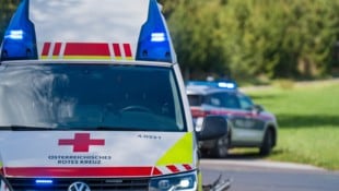 Einsatzkräfte mussten eine Frau reanimieren. (Symbolbild)