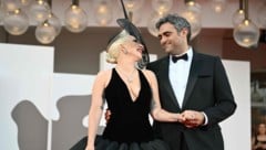 Popstar Lady Gaga und ihr Verlobter Michael Polansky sind Eltern geworden.