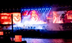 Klangwolke in Linz: Das Schiff auf der Donau mit dem Bruckner Orchester unter der Leitung von ...