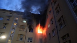 Der spektakuläre Wohnungsbrand war im 2. Obergeschoß in der Bethlehemstraße 9a ausgebrochen.