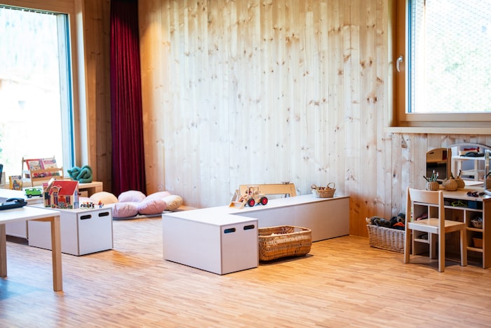 Knapp 100 Kinder zwischen drei und sechs Jahren werden in den neugebauten Räumlichkeiten des ...