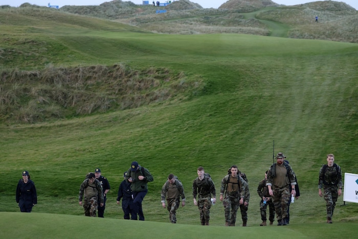 Die irische Armee führte vor Trumps Besuch in Doonbeg Sicherheitskontrollen durch.