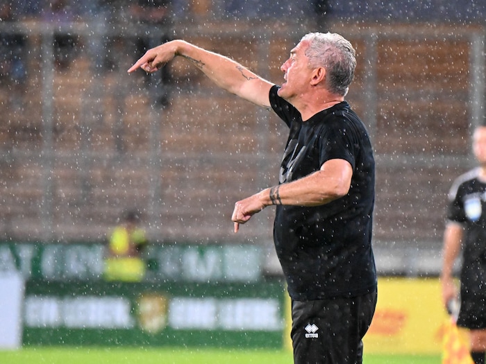 Lustenau-Coach Markus Mader möchte heute am Wiener Verteilerkreise nicht im Regen stehen.