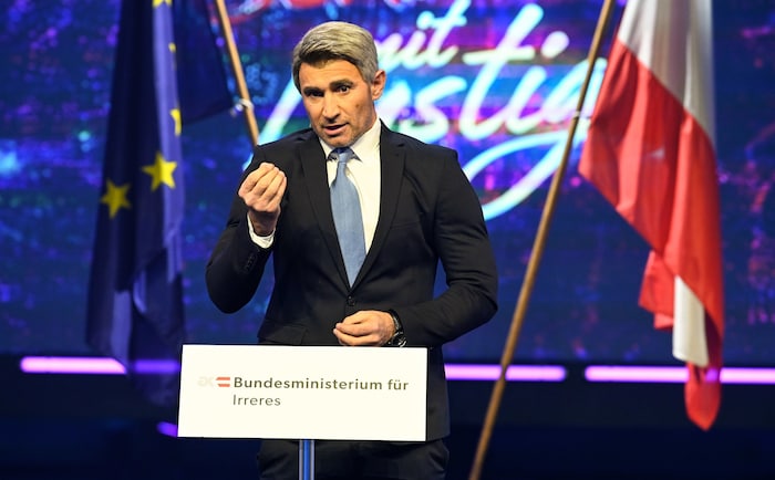Kulis als „Karl Schmähhammer“: „Wenn ich ein Podcast-Video vom ‘Bundesbasti & Schmähhammer‘ auf ...