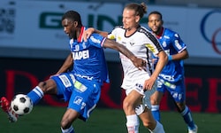 Kein Erfolgserlebnis für Patrick Greil (re.) und Co: Der SCR Altach verliert zu Hause gegen den ...