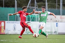 Feierte beim Debakel gegen den LASK sein Hallein-Debüt: Mirnes Kahrimanovic (re.).