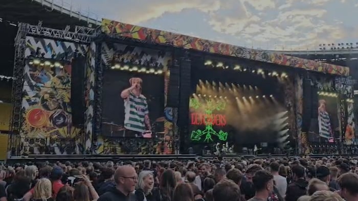 Die Wiener Band Leftovers heizte als Vorgruppe der Toten Hosen im Happel-Stadion kräftig und ...