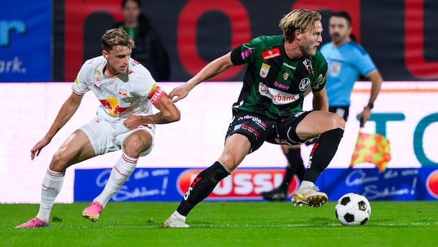 Nikolas Veratschnig (li.) und Red Bull Salzburg spielten in Ried 1:1.