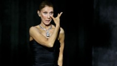 Mit Tränen in den Augen hat Superstar Céline Dion vor Zehntausenden Fans ihr Bühnen-Comeback ...
