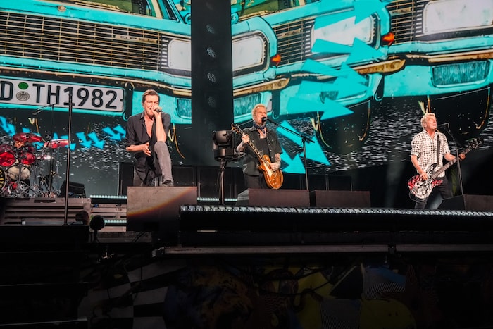 Die Show wurde von fünf opulenten Videowalls verstärkt, sodass auch die hinteren Sitzplätze ...